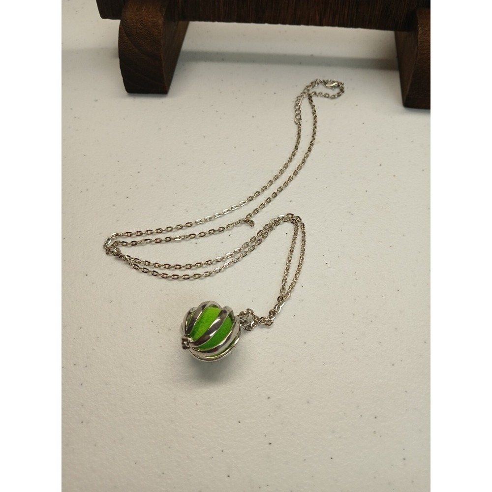 Essential Oil Diffuser Necklace - Picture 3 of 5
